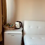 B&B -200 M Dalla Metro A Subaugusta 4*