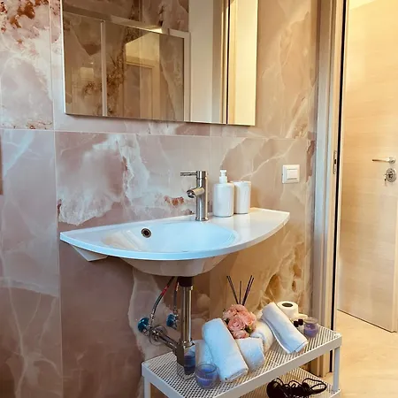 - 200m Dalla Metro A Subaugusta 4* Roma